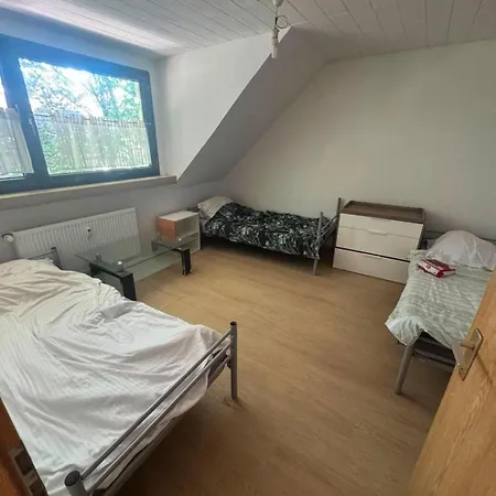Appartement Schoene Monteurs-wohnung In Meiderich 47137 *